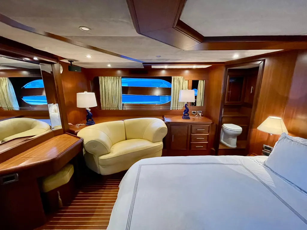 Ce Lu 2006 Mochi Craft Dolphin Yacht For Sale in Chicago IL Ce Lu 2006 Mochi Craft Dolphin Yacht For Sale in Chicago IL