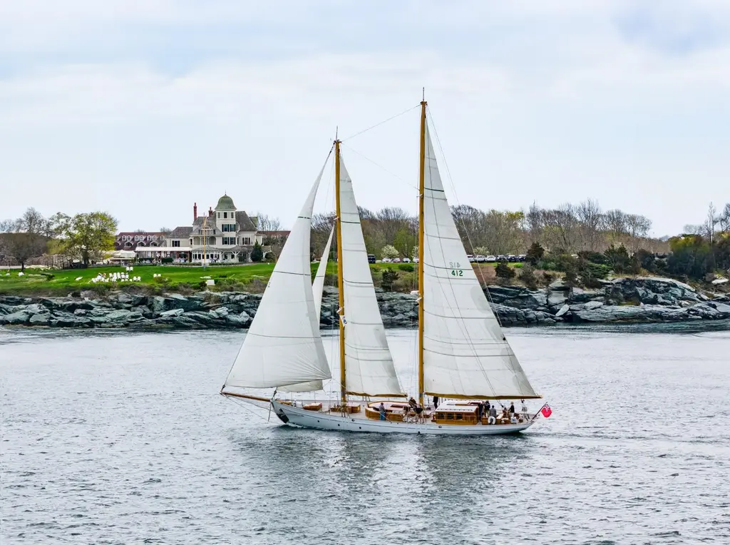 HERMITAGE 1929 Lyman-Morse Staysail Schooner Yacht For Sale in Saint Paul HERMITAGE 1929 Lyman-Morse Staysail Schooner Yacht For Sale in Saint Paul