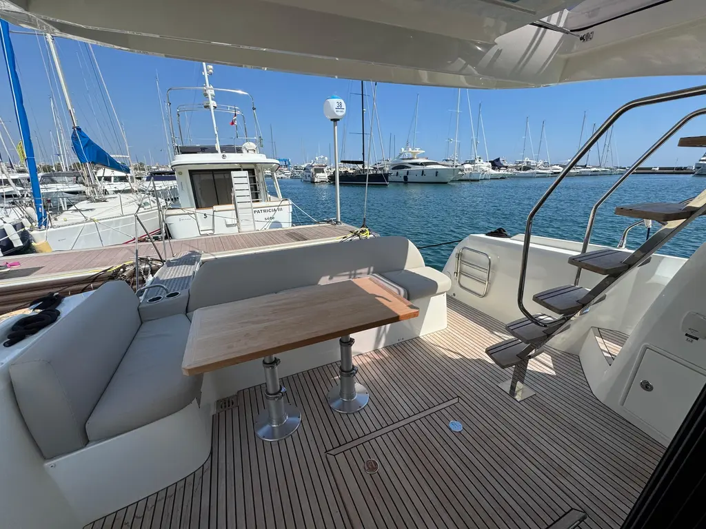 LOEVAG 2020 Prestige 420 Yacht For Sale in GOLFE JUAN 06 LOEVAG 2020 Prestige 420 Yacht For Sale in GOLFE JUAN 06