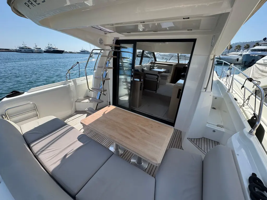 LOEVAG 2020 Prestige 420 Yacht For Sale in GOLFE JUAN 06 LOEVAG 2020 Prestige 420 Yacht For Sale in GOLFE JUAN 06