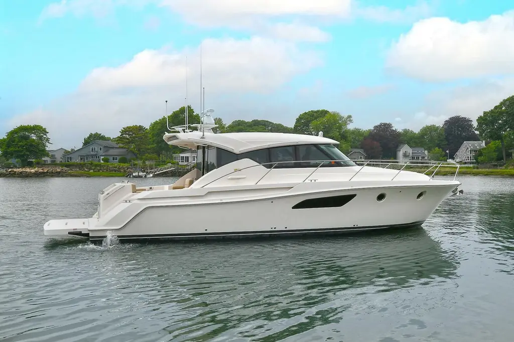 2015 Tiara Yachts C44 Coupe Yacht For Sale in Branford CT 2015 Tiara Yachts C44 Coupe Yacht For Sale in Branford CT