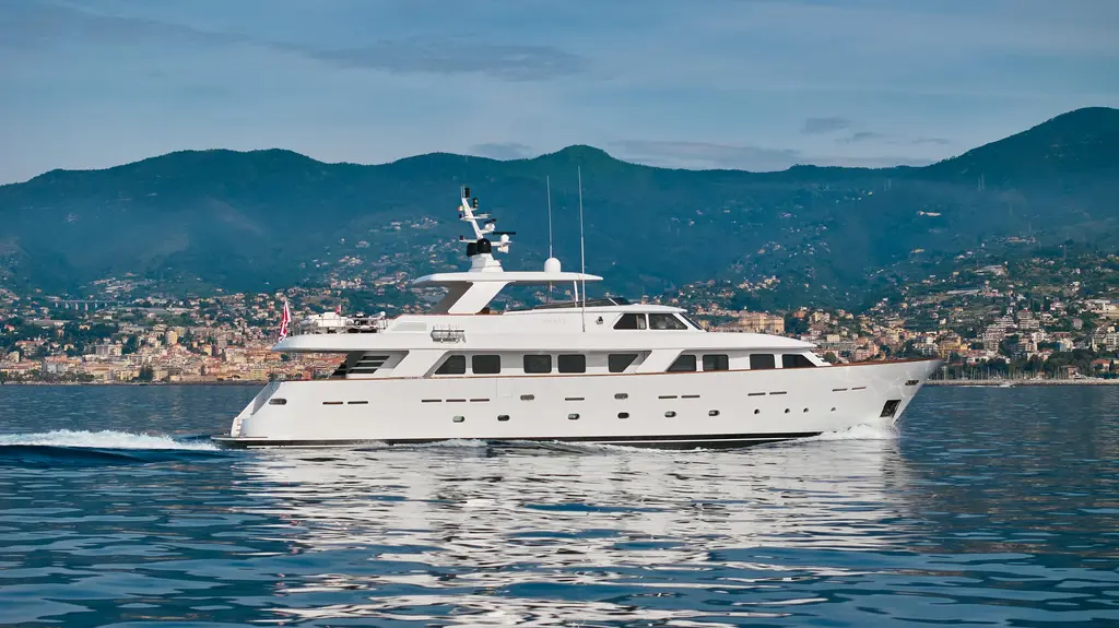 L'INSTANT IV 2009 Navetta 33 Yacht For Sale in Nice 06 L'INSTANT IV 2009 Navetta 33 Yacht For Sale in Nice 06