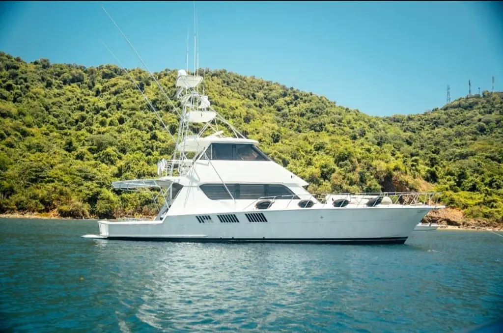 1999 Hatteras 65 Convertible Yacht For Sale in La Guaira 1999 Hatteras 65 Convertible Yacht For Sale in La Guaira