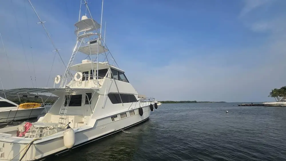 1999 Hatteras 65 Convertible Yacht For Sale in La Guaira 1999 Hatteras 65 Convertible Yacht For Sale in La Guaira