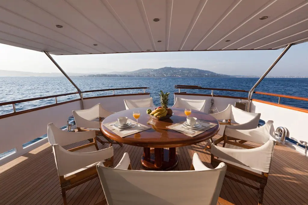Dune 1974 Benetti Custom Yacht For Sale in Nassau Dune 1974 Benetti Custom Yacht For Sale in Nassau