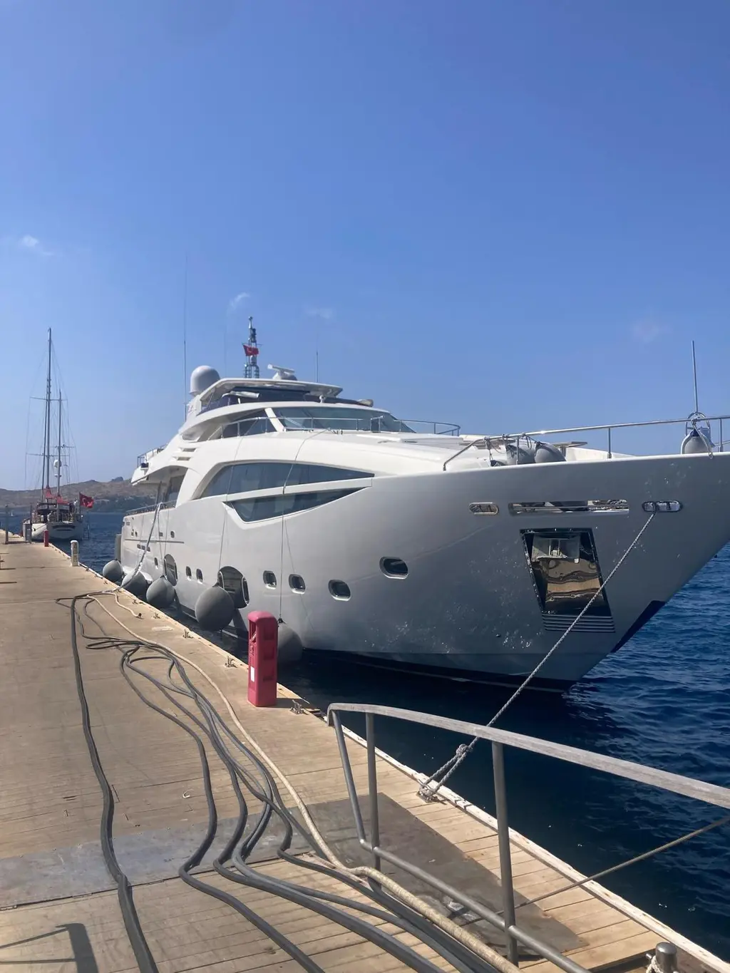 2011 Ferretti Yachts Custom Line 100 Yacht For Sale in istanbul 2011 Ferretti Yachts Custom Line 100 Yacht For Sale in istanbul