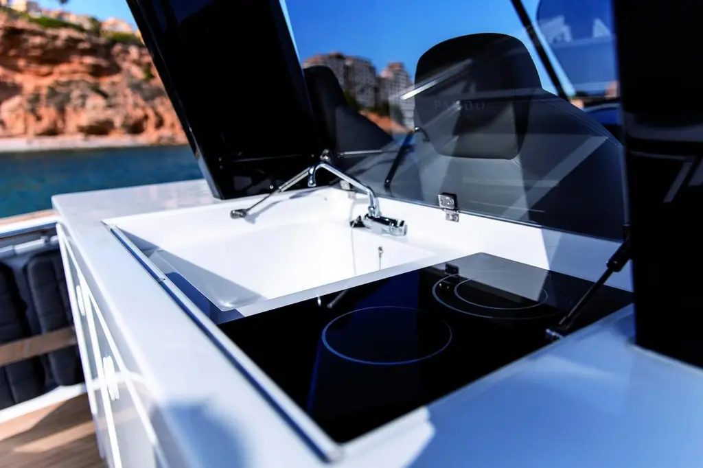 CAPRITTI 2019 Pardo Yachts 38 Yacht For Sale in Cannes 04 CAPRITTI 2019 Pardo Yachts 38 Yacht For Sale in Cannes 04