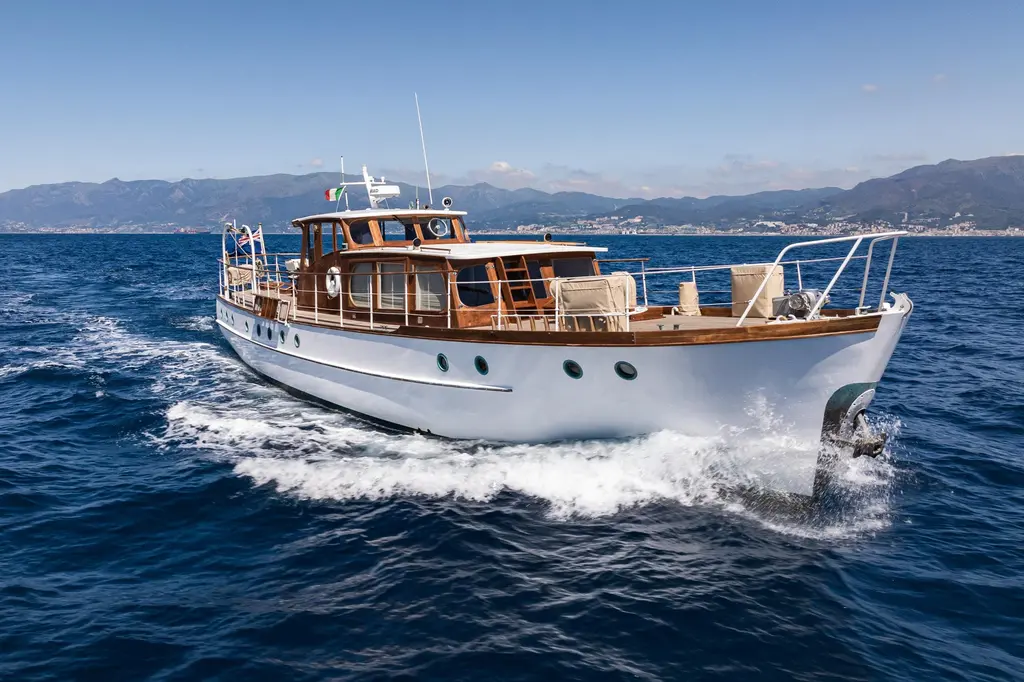 SILVER LASS 1961 Silver James A Silver Yacht For Sale in Genova IT-GE SILVER LASS 1961 Silver James A Silver Yacht For Sale in Genova IT-GE