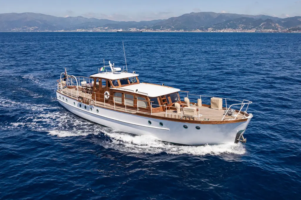 SILVER LASS 1961 Silver James A Silver Yacht For Sale in Genova IT-GE SILVER LASS 1961 Silver James A Silver Yacht For Sale in Genova IT-GE