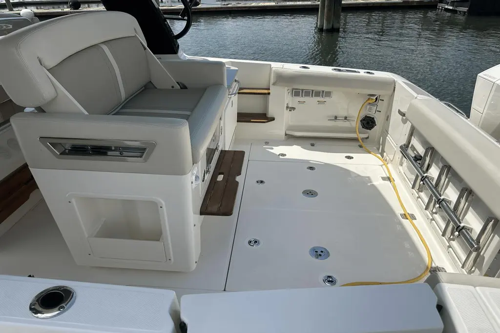 Stock number 213279 2023 Boston Whaler 350 Realm Yacht For Sale in Wrightsville Beach NC Stock number 213279 2023 Boston Whaler 350 Realm Yacht For Sale in Wrightsville Beach NC