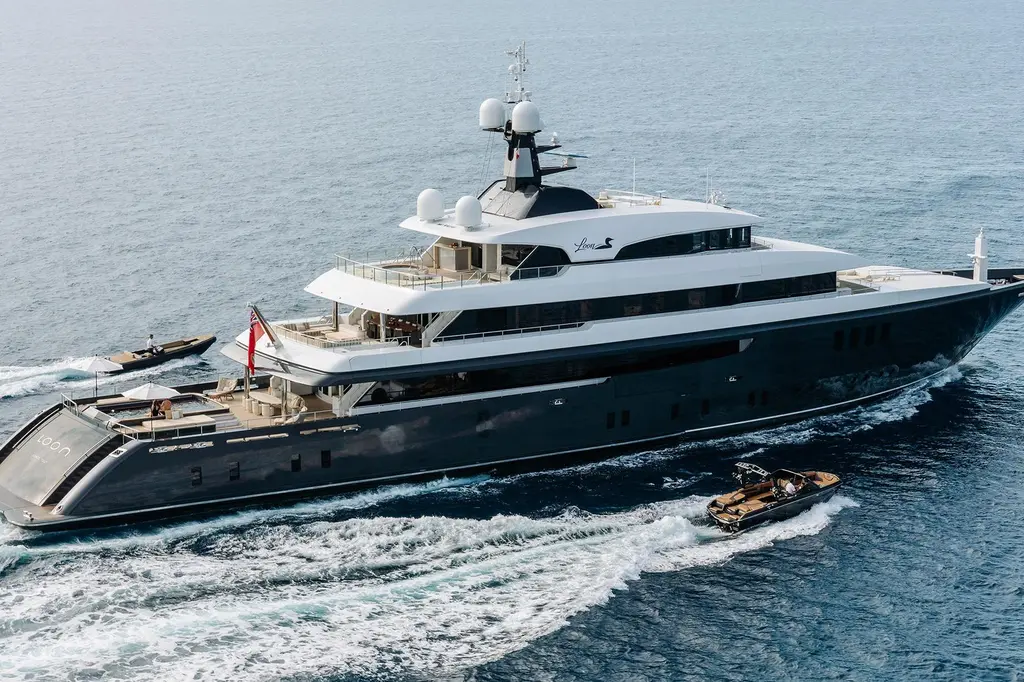 2010 icon full displacement motoryacht loon palma for sale