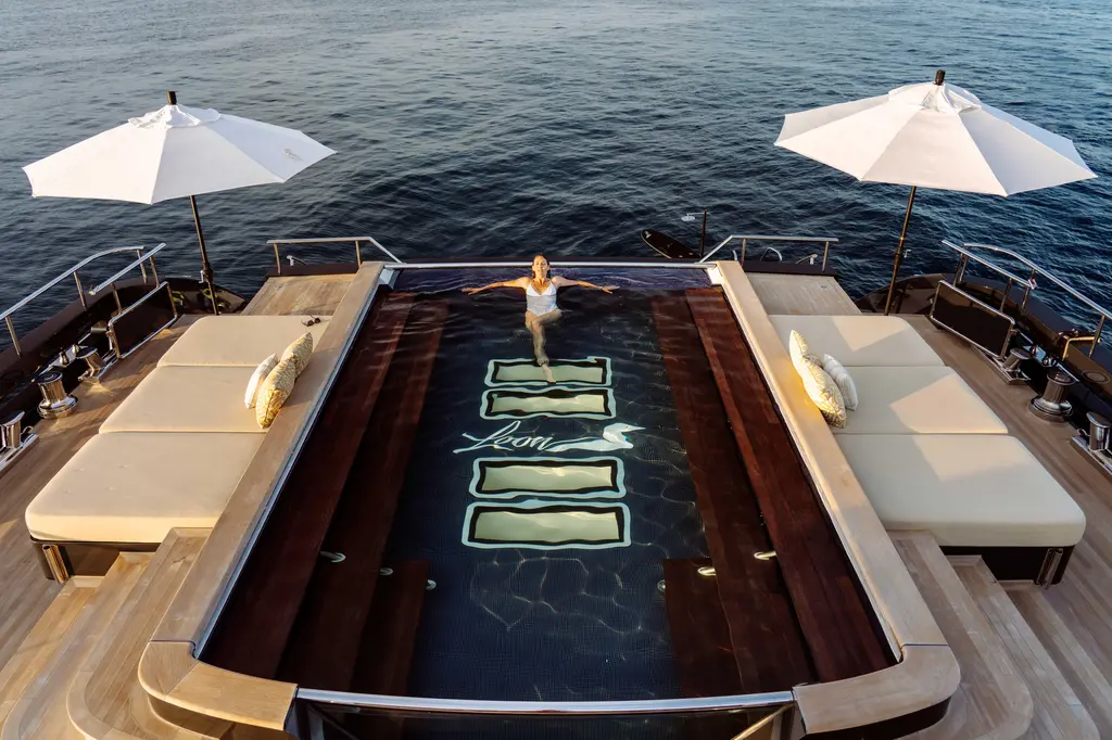 LOON 2010 Icon Full Displacement Motoryacht Yacht For Sale in Palma 