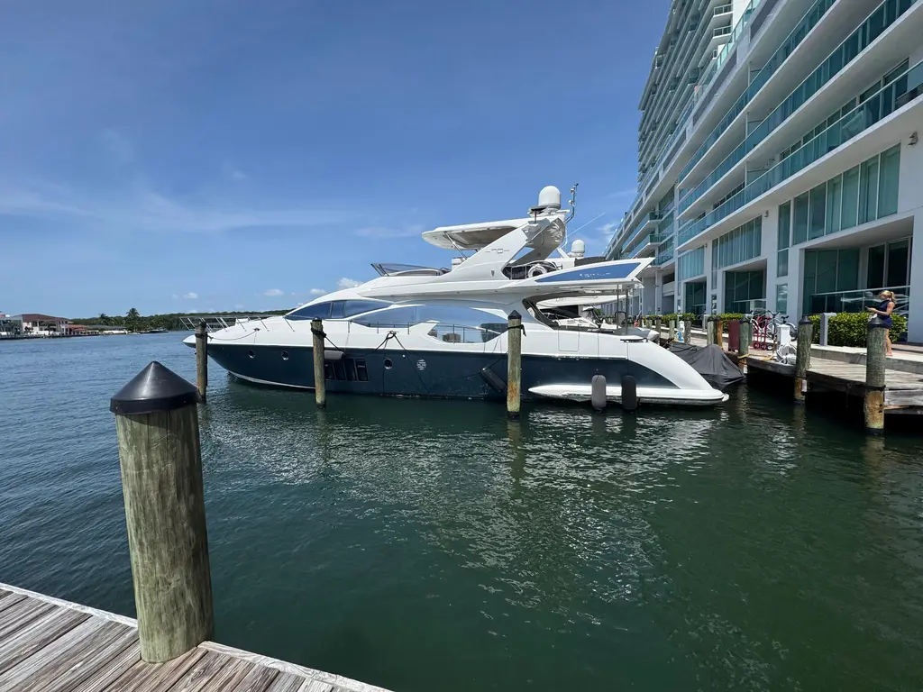 2014 Azimut Flybridge Yacht For Sale in Sunny Isles Beach FL 2014 Azimut Flybridge Yacht For Sale in Sunny Isles Beach FL