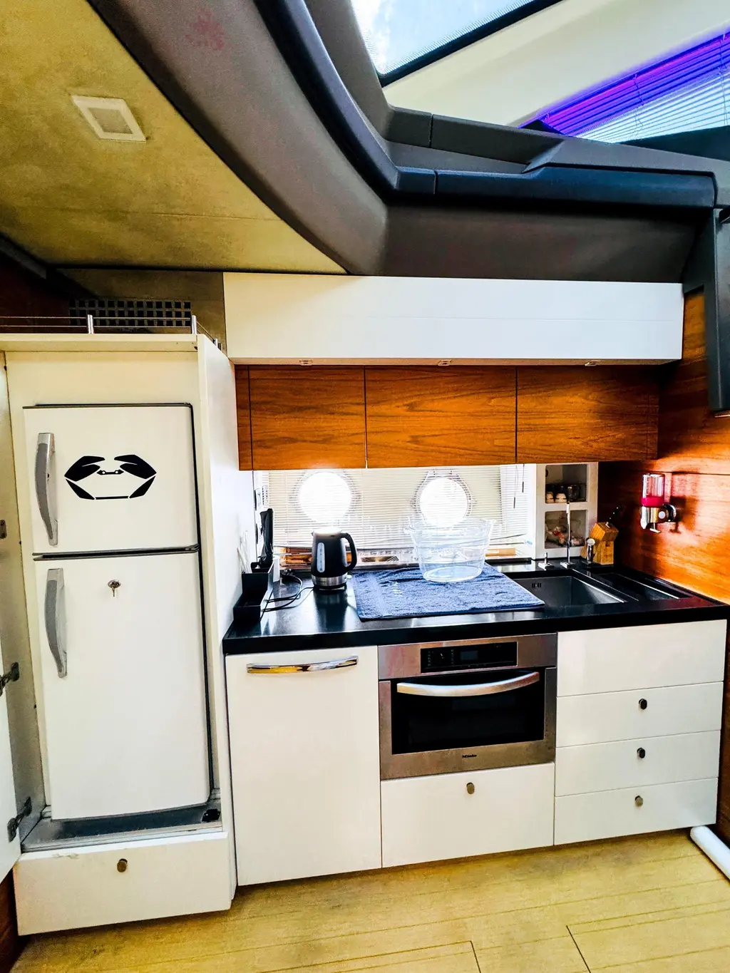 2011 Cranchi SIXTY 4 Yacht For Sale in Dubai 2011 Cranchi SIXTY 4 Yacht For Sale in Dubai