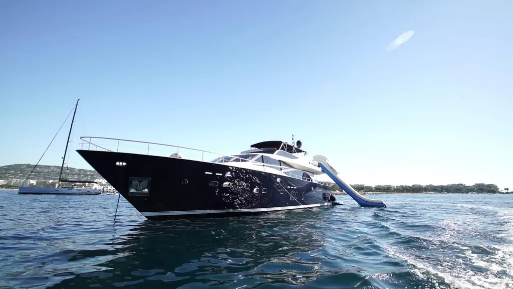 Lady Amanda 2006 2800 Yacht For Sale in Cannes Lady Amanda 2006 2800 Yacht For Sale in Cannes