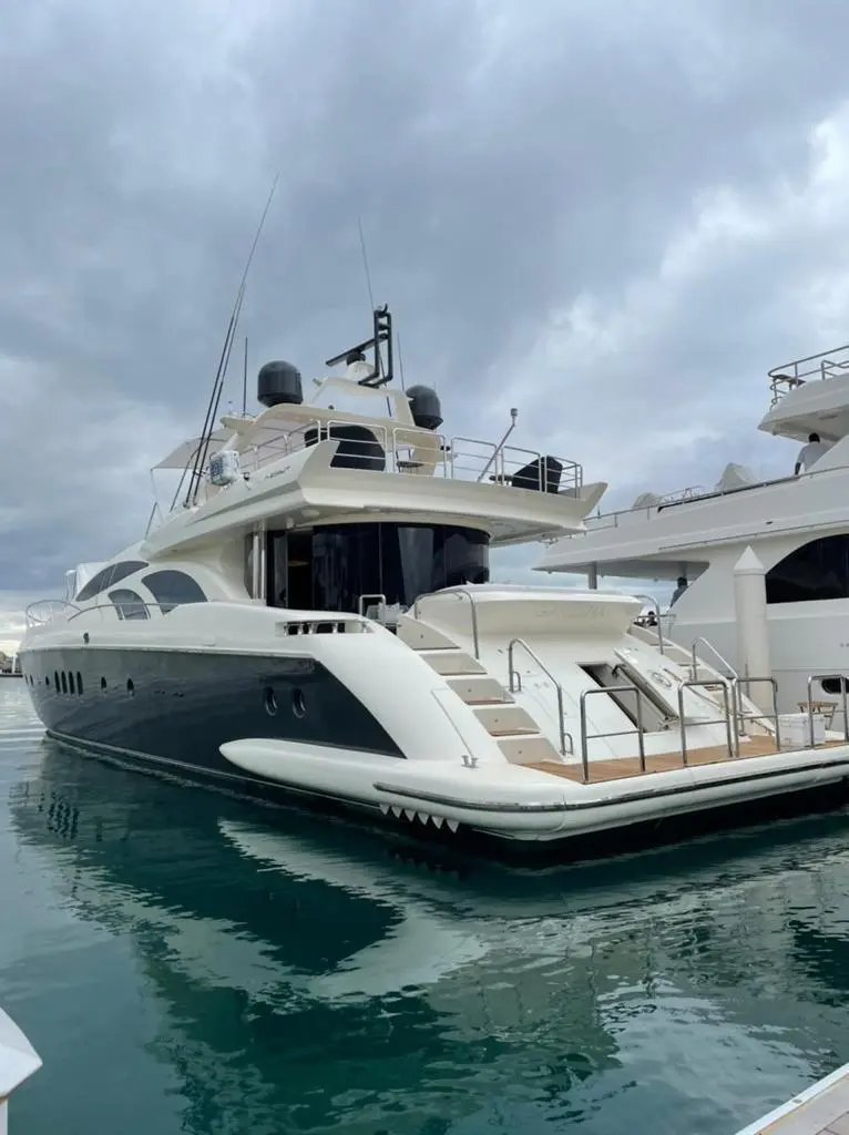 GANESHA 2003 Azimut 98 Leonardo Yacht For Sale in La Paz 