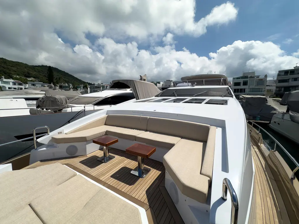 2016 Azimut Grande 100 Yacht For Sale in Hong Kong 2016 Azimut Grande 100 Yacht For Sale in Hong Kong