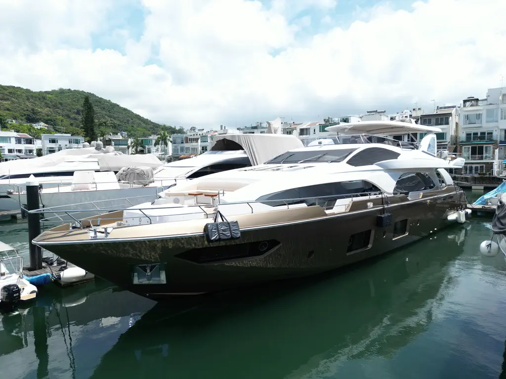 2016 Azimut Grande 100 Yacht For Sale in Hong Kong 2016 Azimut Grande 100 Yacht For Sale in Hong Kong