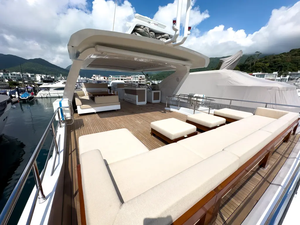 2016 Azimut Grande 100 Yacht For Sale in Hong Kong 2016 Azimut Grande 100 Yacht For Sale in Hong Kong