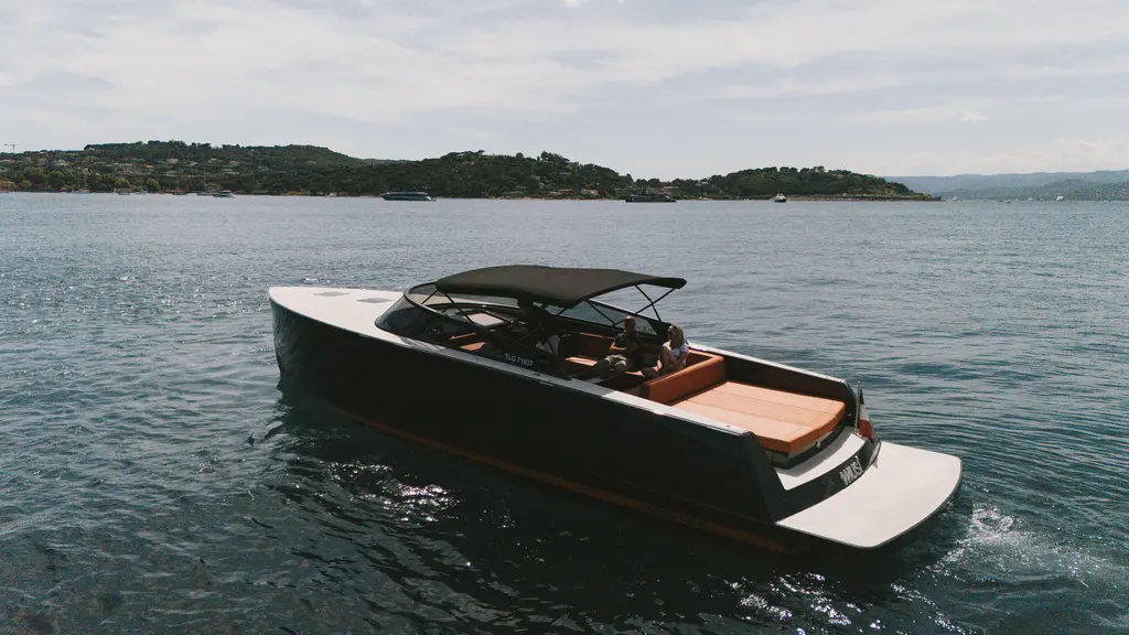 MUST 2024 VanDutch 40 Yacht For Sale in Cannes MUST 2024 VanDutch 40 Yacht For Sale in Cannes
