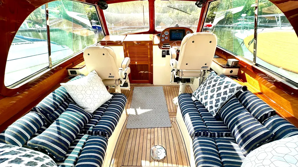AMANTI DE GAJA 2009 Hinckley Picnic Boat 37 MKIII Yacht For Sale in Bayport MN AMANTI DE GAJA 2009 Hinckley Picnic Boat 37 MKIII Yacht For Sale in Bayport MN