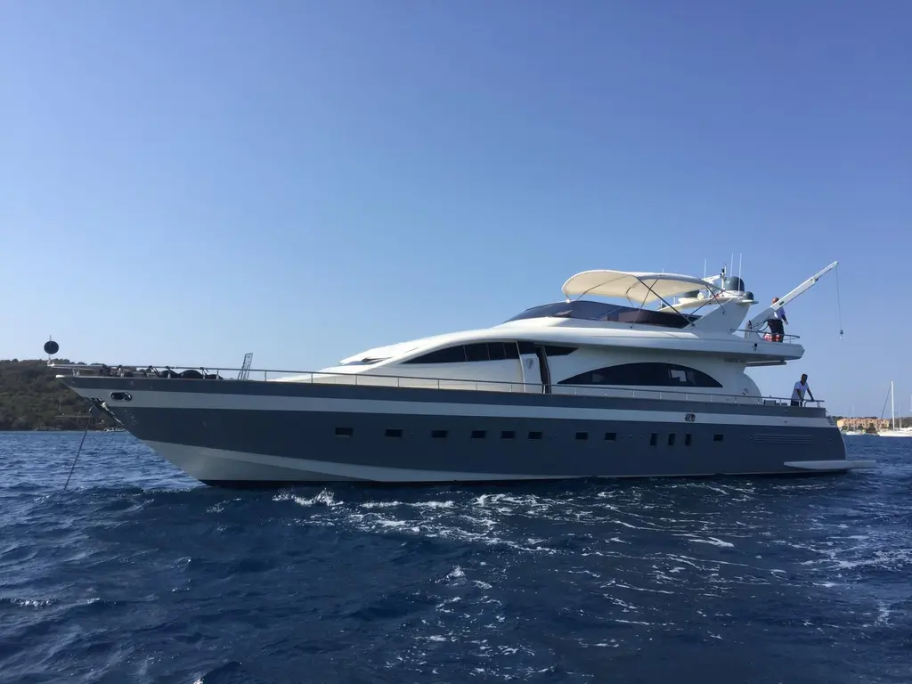 2007 PerMare Amer 86 Yacht For Sale in Antibes 06 2007 PerMare Amer 86 Yacht For Sale in Antibes 06