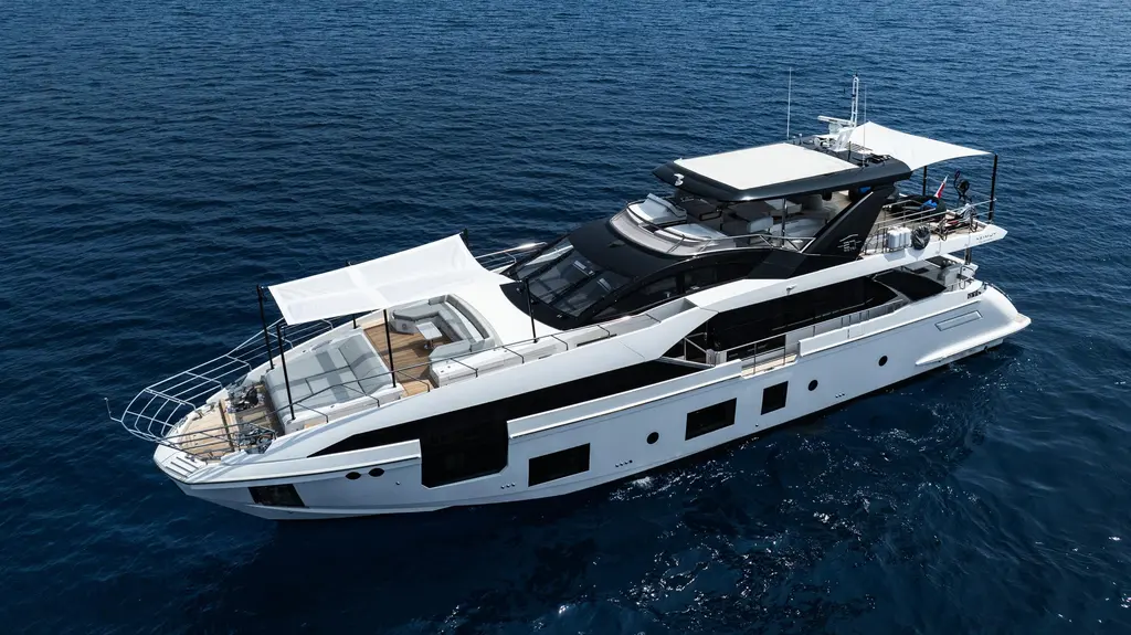 CHILLIN' 2020 Azimut Grande 27M Yacht For Sale in Sanremo IT-IM CHILLIN' 2020 Azimut Grande 27M Yacht For Sale in Sanremo IT-IM
