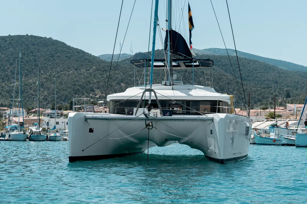  2018 Lagoon 52 F Yacht For Sale in Athens 