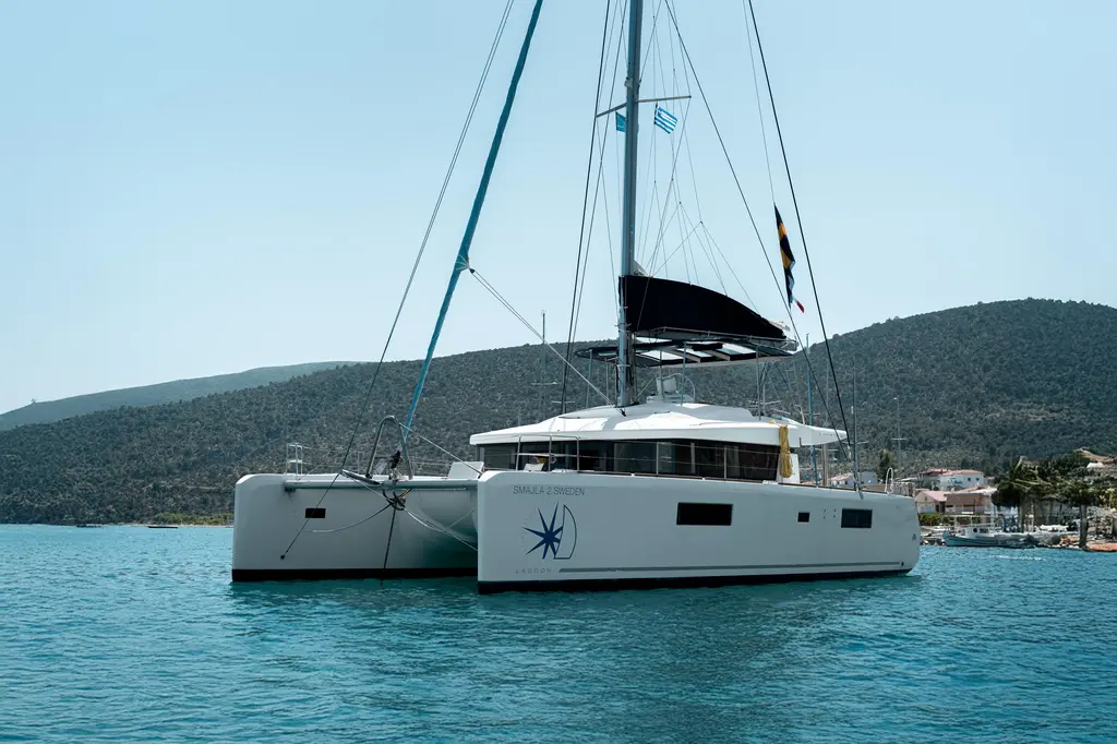  2018 Lagoon 52 F Yacht For Sale in Athens 