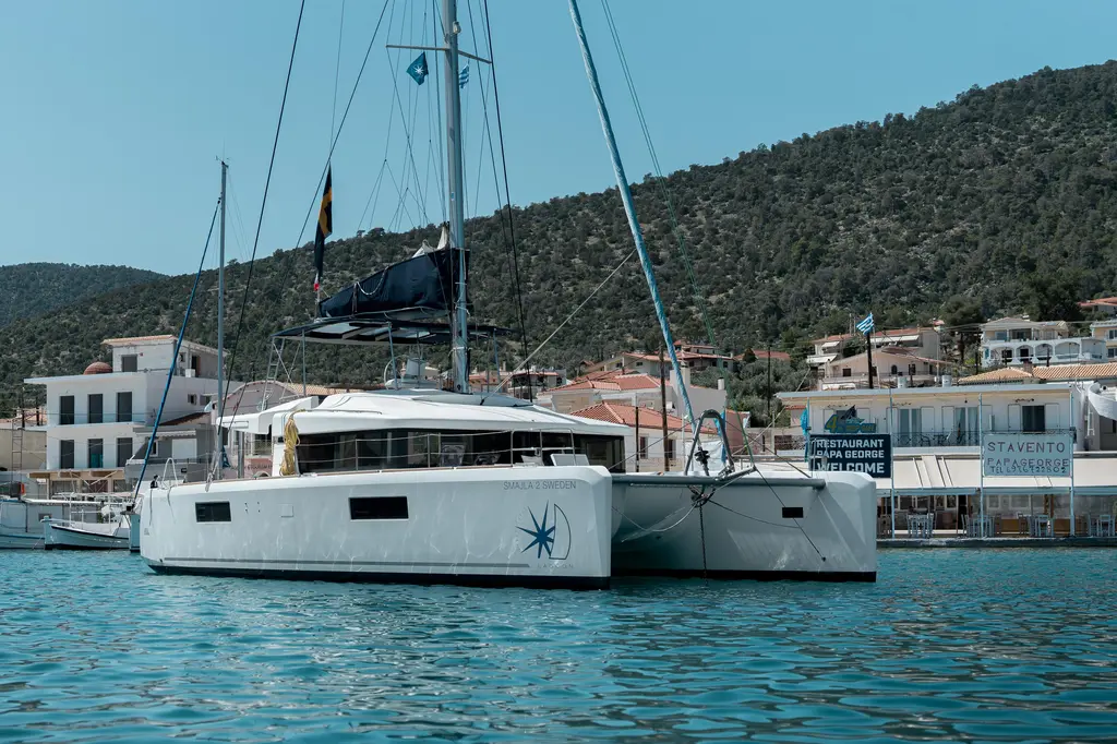  2018 Lagoon 52 F Yacht For Sale in Athens 