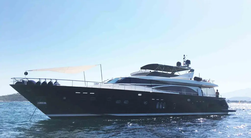 2006 3000 Fly Yacht For Sale in Cannes 2006 3000 Fly Yacht For Sale in Cannes