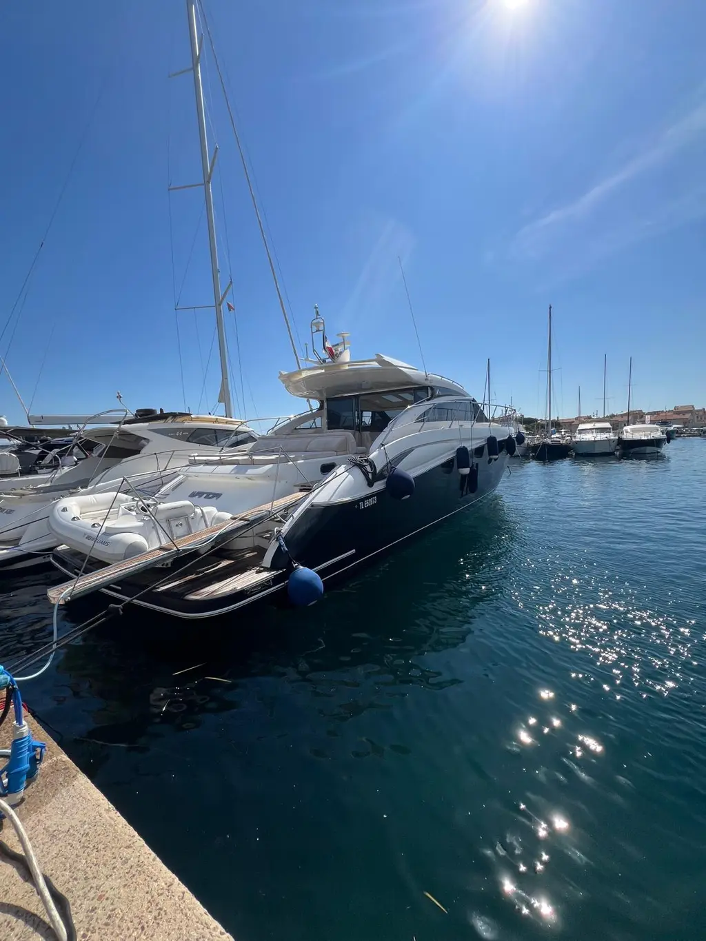 2011 Princess V62 Yacht For Sale in Saint-Tropez 83 2011 Princess V62 Yacht For Sale in Saint-Tropez 83