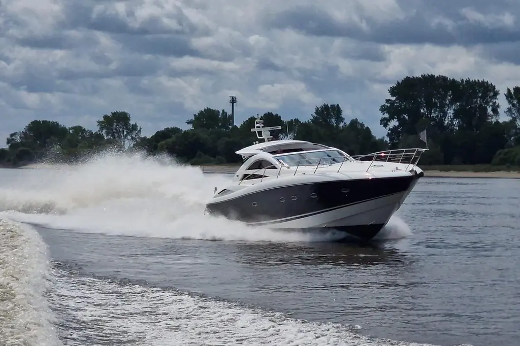 2007 Sunseeker Predator 55 Yacht For Sale in Bremen DE-HB 2007 Sunseeker Predator 55 Yacht For Sale in Bremen DE-HB