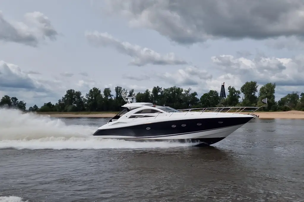 2007 Sunseeker Predator 55 Yacht For Sale in Bremen DE-HB 2007 Sunseeker Predator 55 Yacht For Sale in Bremen DE-HB