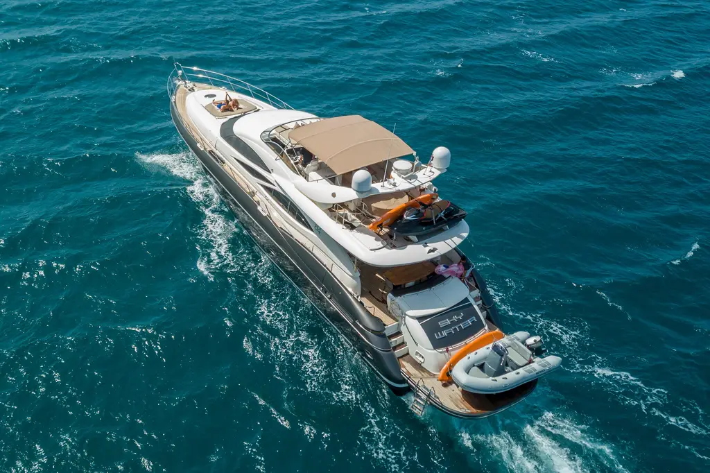 SKYWATER 2000 Sunseeker Manhattan 84 Yacht For Sale in Split SKYWATER 2000 Sunseeker Manhattan 84 Yacht For Sale in Split