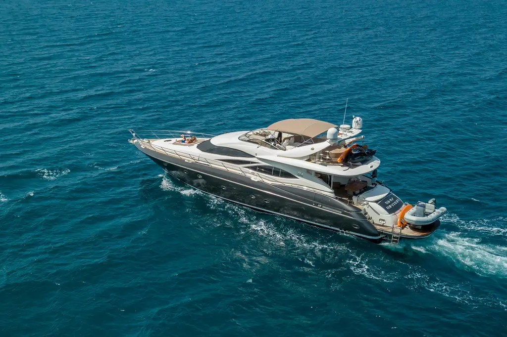 SKYWATER 2000 Sunseeker Manhattan 84 Yacht For Sale in Split SKYWATER 2000 Sunseeker Manhattan 84 Yacht For Sale in Split