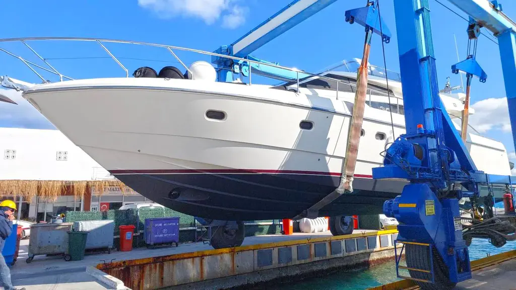 2005 Ferretti Yachts 530 Yacht For Sale in Glyfada 2005 Ferretti Yachts 530 Yacht For Sale in Glyfada