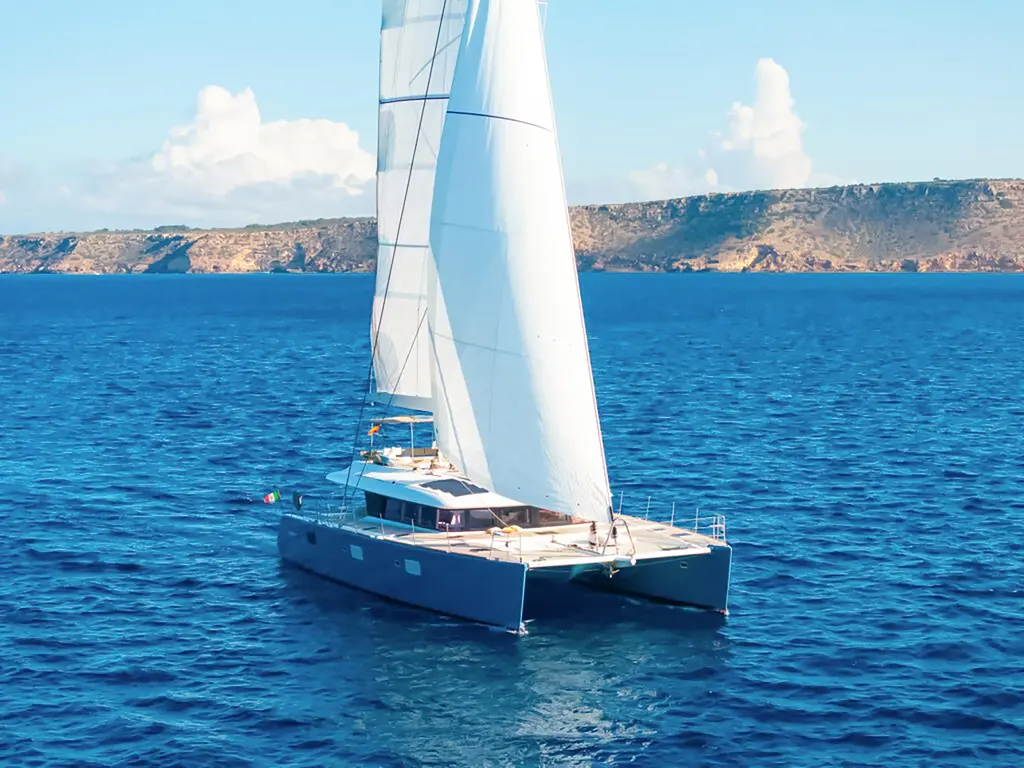 Firefly 2012 Lagoon 620 Yacht For Sale in Canet-en-Roussillon 66 Firefly 2012 Lagoon 620 Yacht For Sale in Canet-en-Roussillon 66