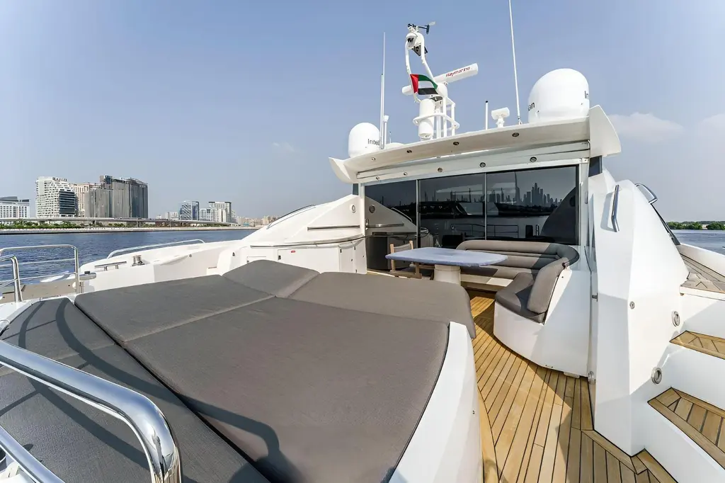  2006 Sunseeker Predator 82 Yacht For Sale in Dubai 