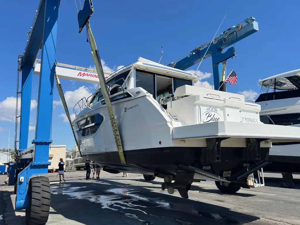 2018 Cruisers Yachts 42 Cantius Yacht For Sale in Greenwich CT 2018 Cruisers Yachts 42 Cantius Yacht For Sale in Greenwich CT