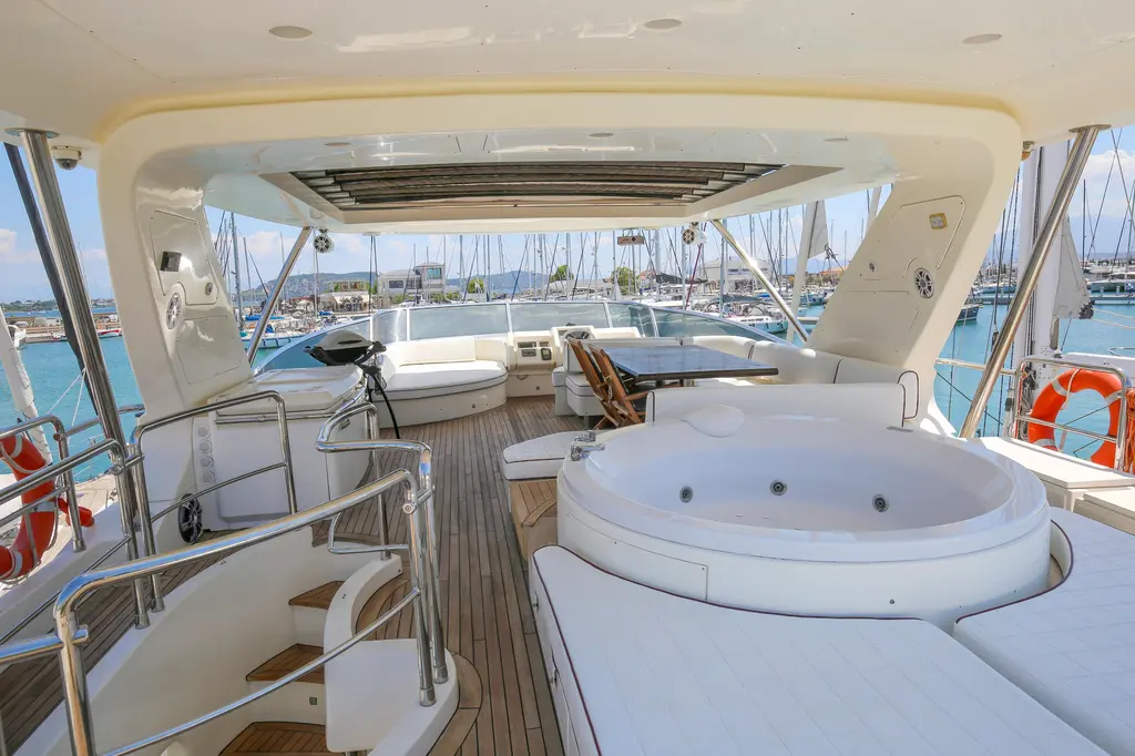 2010 Azimut Fly 78 Yacht For Sale in Glyfada 2010 Azimut Fly 78 Yacht For Sale in Glyfada