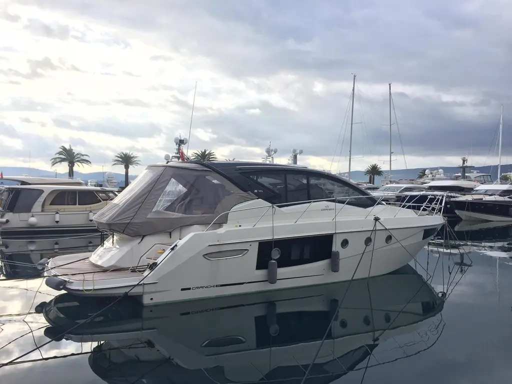 VELAK 2018 Cranchi M 44 HT Yacht For Sale in Tivat VELAK 2018 Cranchi M 44 HT Yacht For Sale in Tivat