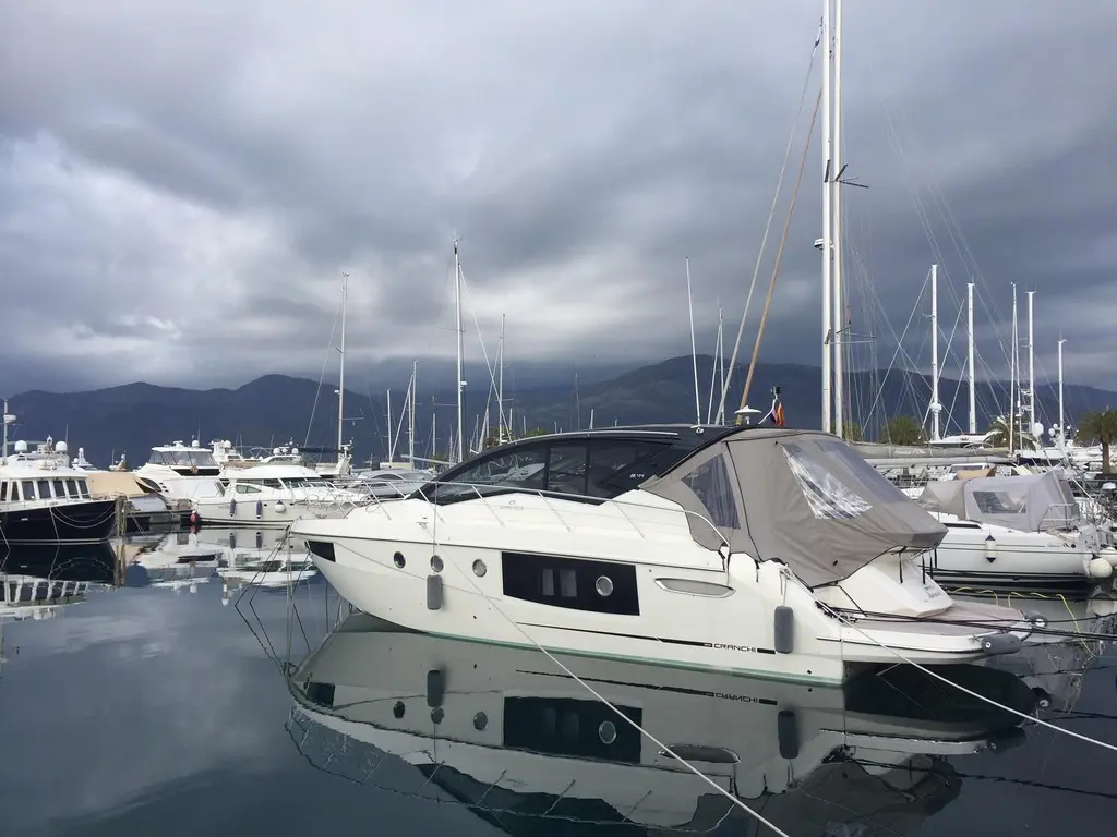 VELAK 2018 Cranchi M 44 HT Yacht For Sale in Tivat VELAK 2018 Cranchi M 44 HT Yacht For Sale in Tivat