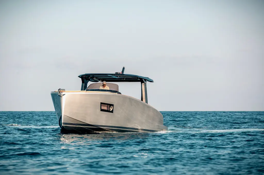 OASIS 2022 Tesoro T40 Inboard Yacht For Sale in Miami FL OASIS 2022 Tesoro T40 Inboard Yacht For Sale in Miami FL