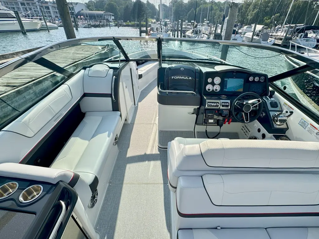 2024 Formula 350 CBR Yacht For Sale in Charlevoix MI 2024 Formula 350 CBR Yacht For Sale in Charlevoix MI