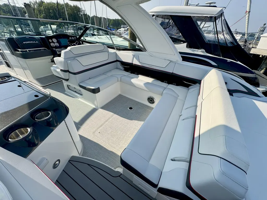2024 Formula 350 CBR Yacht For Sale in Charlevoix MI 2024 Formula 350 CBR Yacht For Sale in Charlevoix MI