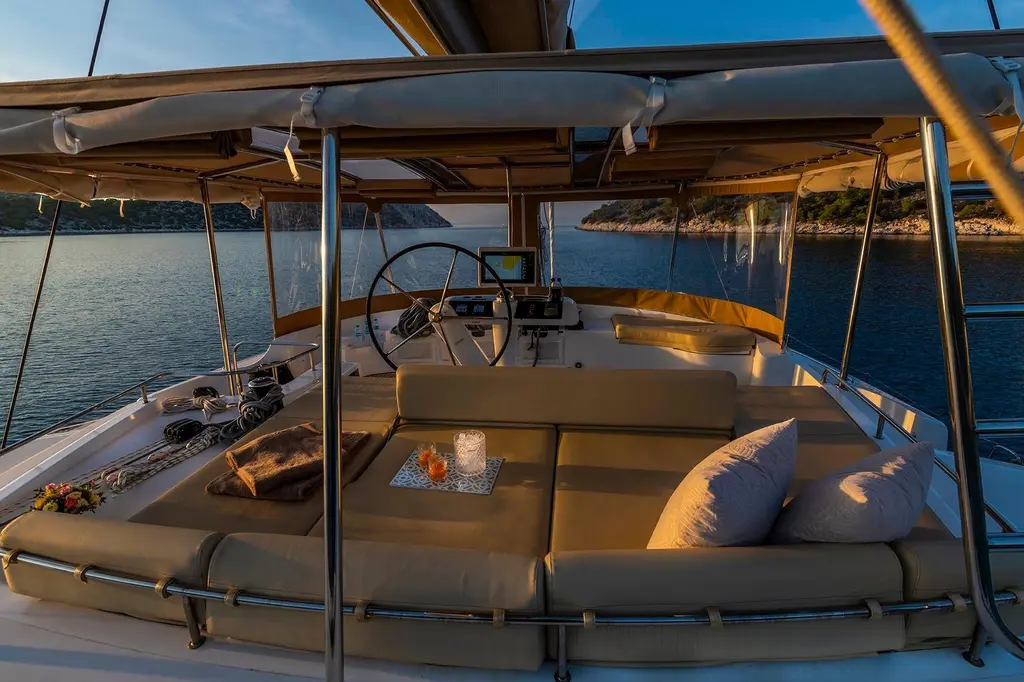 2018 Lagoon 52 F Yacht For Sale in Alimos 2018 Lagoon 52 F Yacht For Sale in Alimos