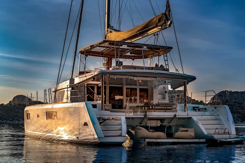 2018 Lagoon 52 F Yacht For Sale in Alimos 2018 Lagoon 52 F Yacht For Sale in Alimos