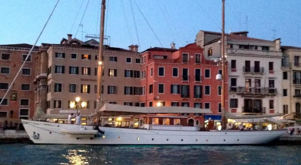 IDUNA 1939 Feadship Classic Sailing Yacht Yacht For Sale in Palma ES-PM IDUNA 1939 Feadship Classic Sailing Yacht Yacht For Sale in Palma ES-PM