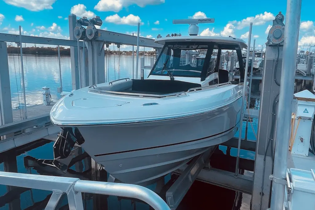 2023 Boston Whaler 350 Realm Yacht For Sale in Stuart FL 2023 Boston Whaler 350 Realm Yacht For Sale in Stuart FL